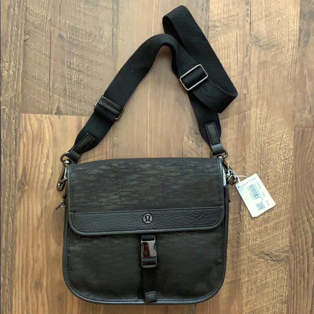 Lululemon now and always crossbody NWT
